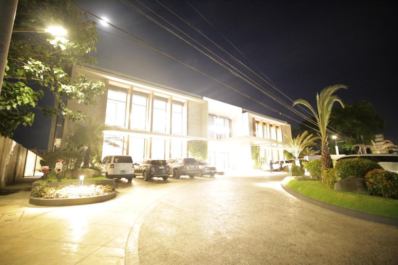 The Maximilian Hotel Kota Cauayan Bagian luar foto