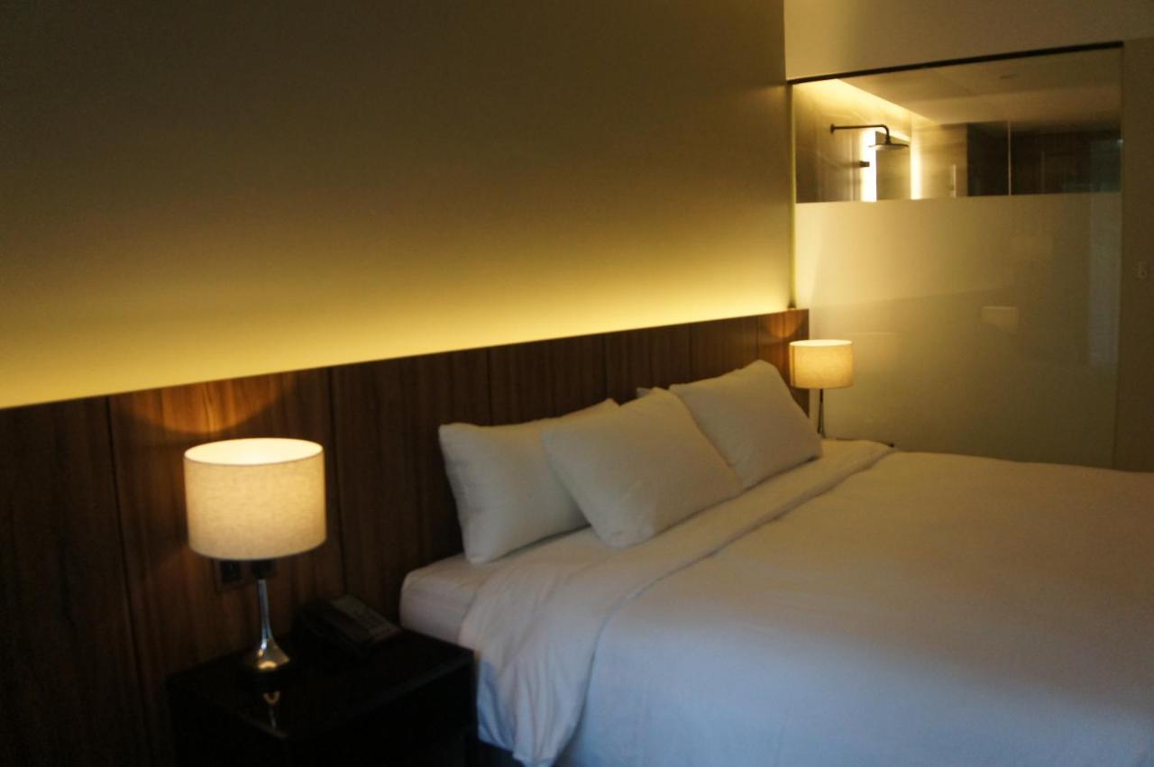 The Maximilian Hotel Kota Cauayan Bagian luar foto