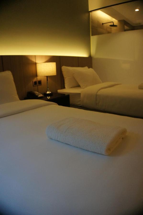 The Maximilian Hotel Kota Cauayan Bagian luar foto