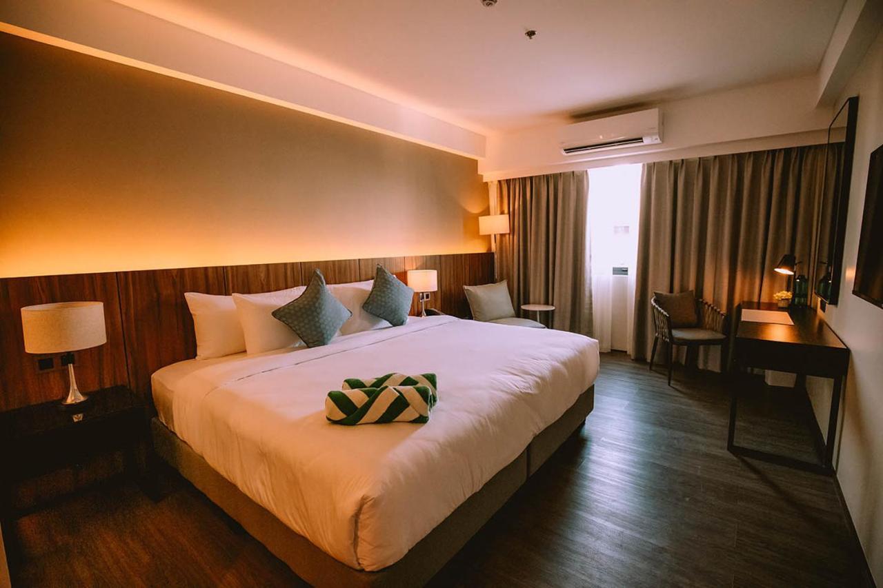The Maximilian Hotel Kota Cauayan Bagian luar foto