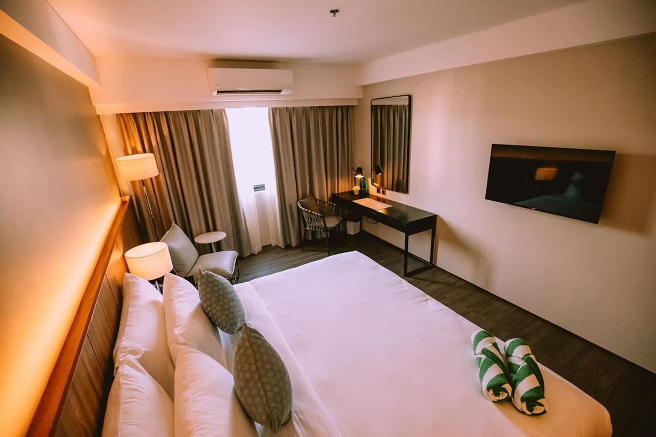 The Maximilian Hotel Kota Cauayan Bagian luar foto