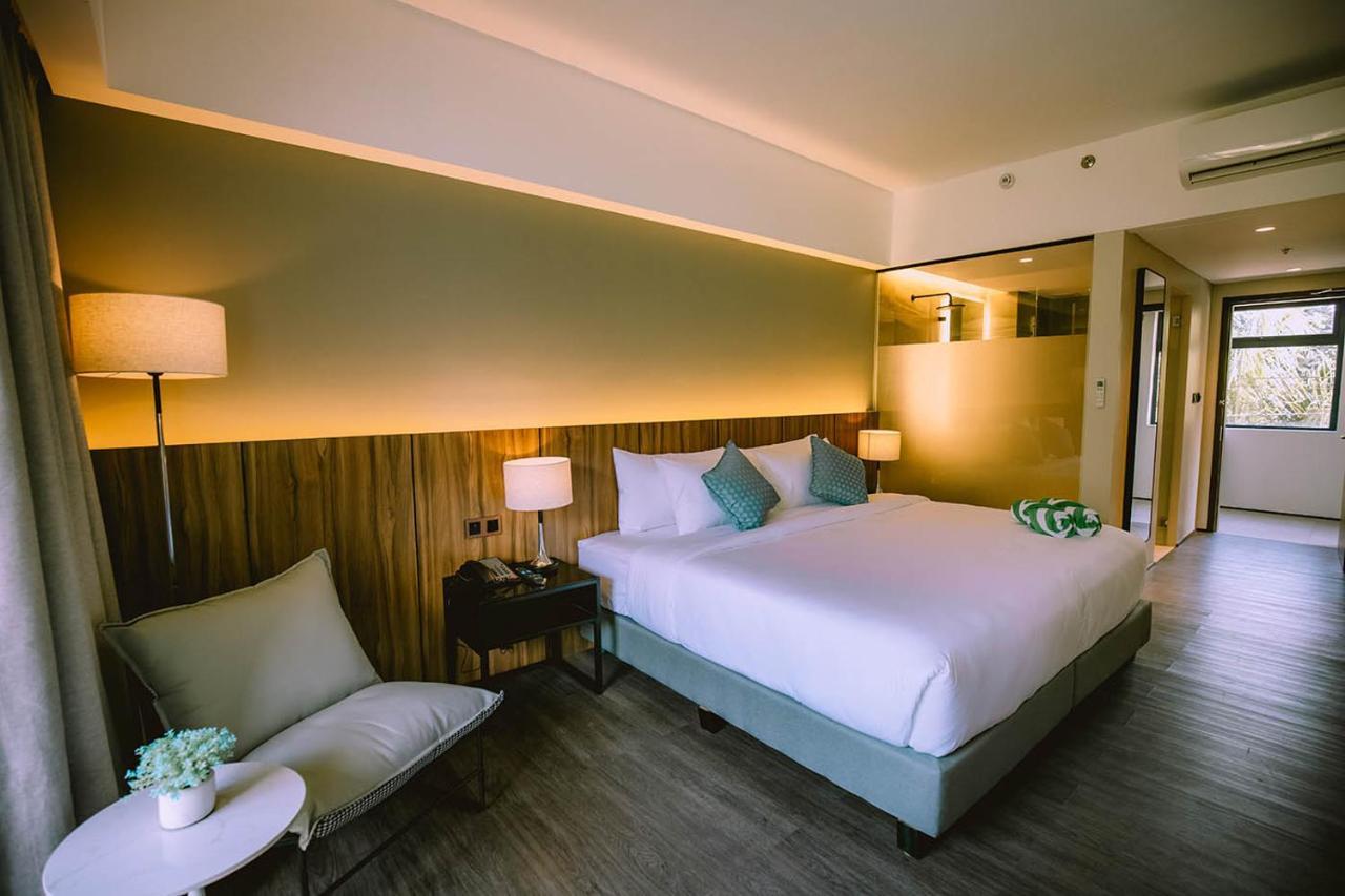 The Maximilian Hotel Kota Cauayan Bagian luar foto